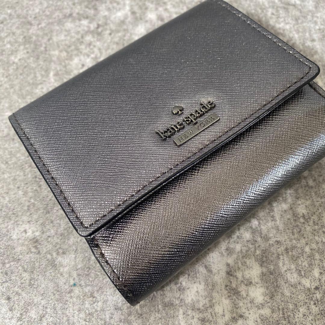 新品未使用　ケイトスペード　折り財布　レザー　シルバー　コンパクトウォレット