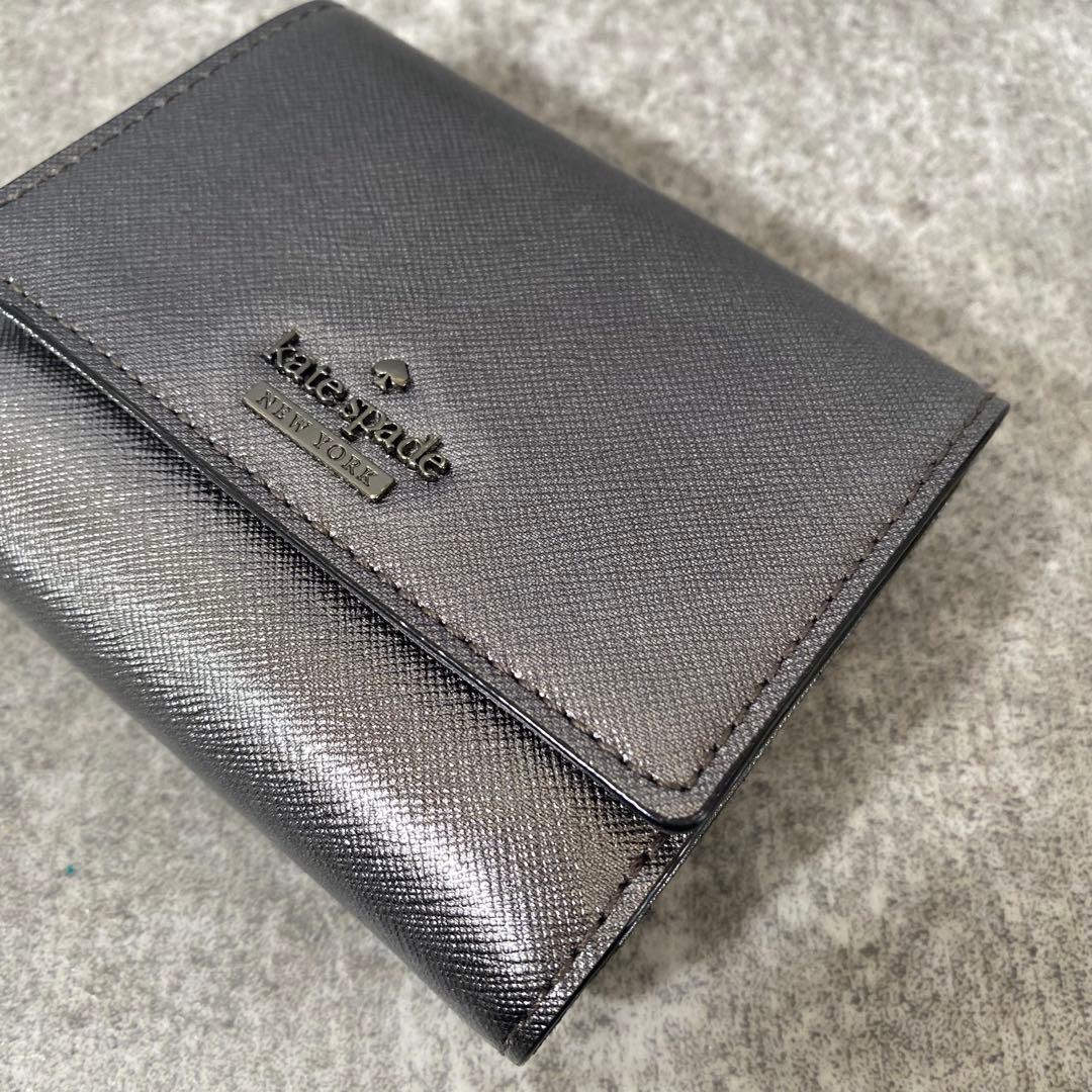 新品未使用　ケイトスペード　折り財布　レザー　シルバー　コンパクトウォレット