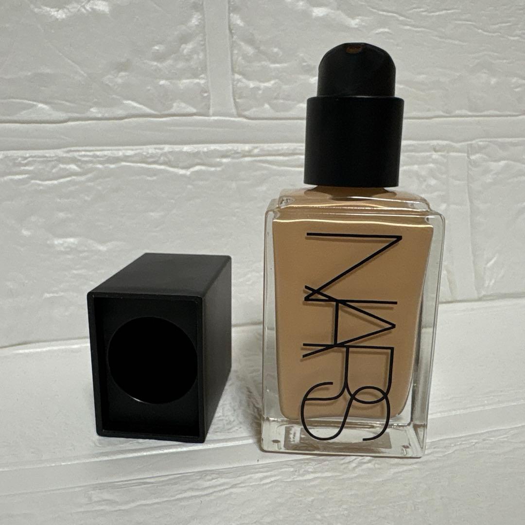 NARS ナーズ ライトリフレクティングファンデーション 02176