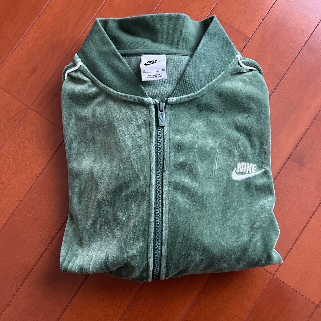 NIKE ベロアジャケット　緑　刺繍