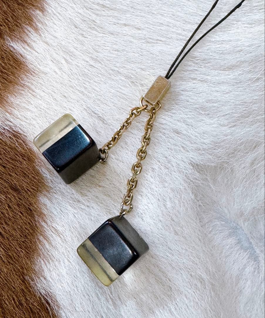 ★ルイヴィトンLouis Vuitton ストラップ　黒　キューブ