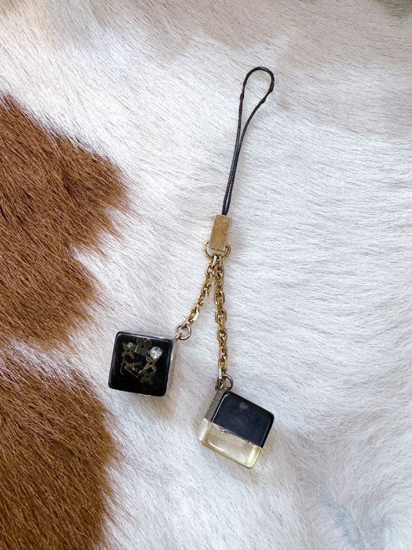 ★ルイヴィトンLouis Vuitton ストラップ　黒　キューブ