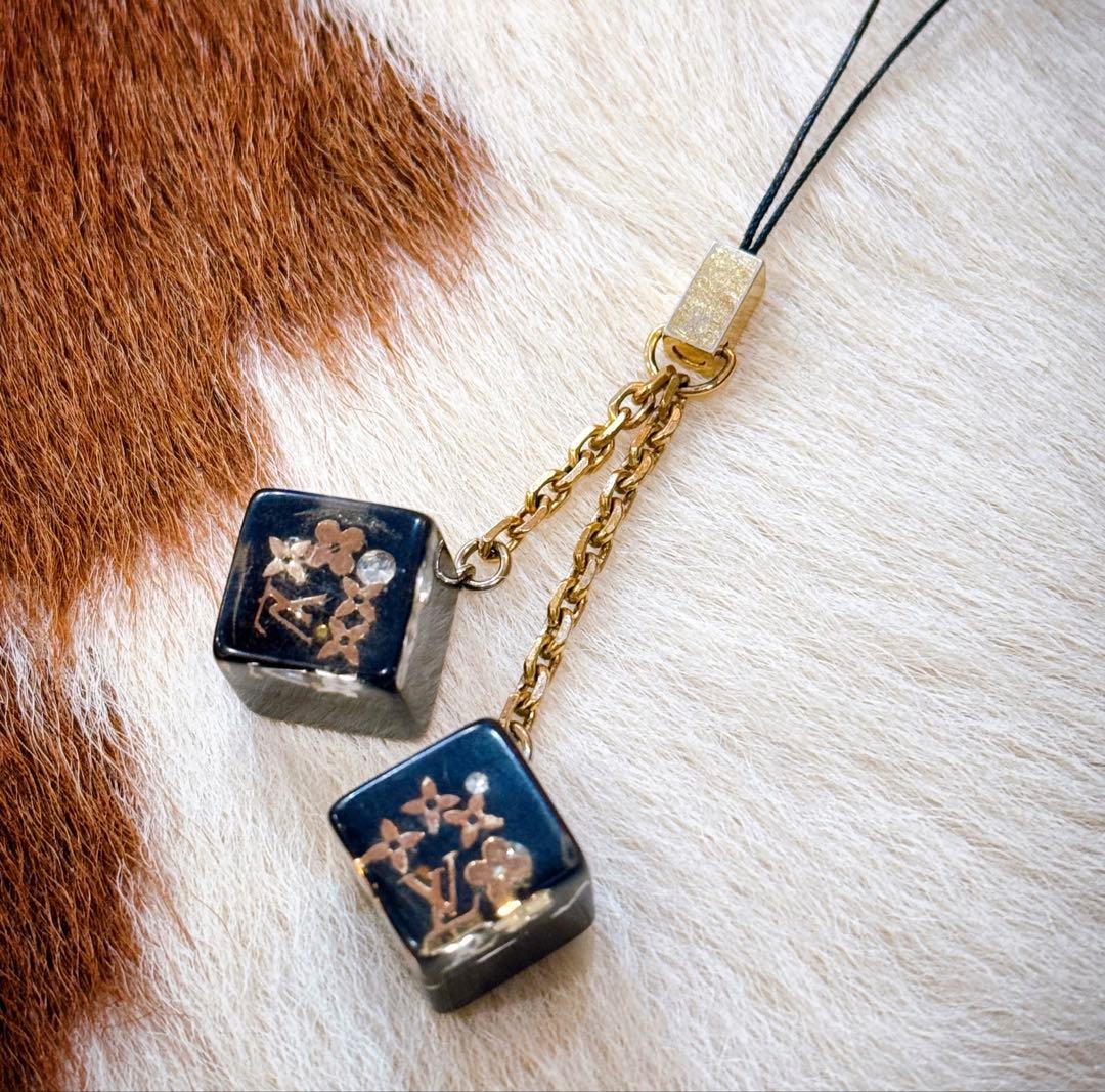 ★ルイヴィトンLouis Vuitton ストラップ　黒　キューブ