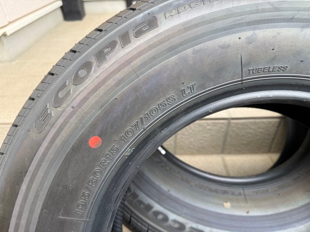ブリヂストンECOPIA 195/80R15 107/105S LTタイヤ 4本