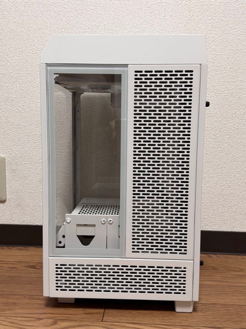 Thermaltake The Tower 100 ITX ケース