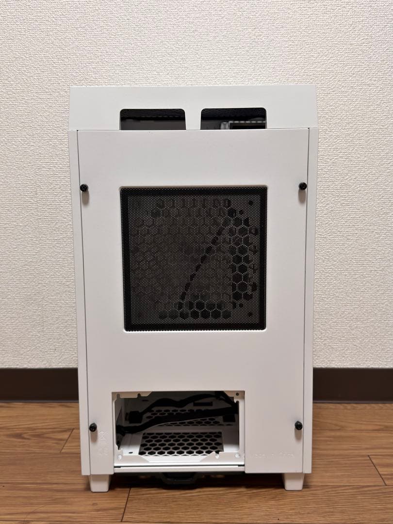 Thermaltake The Tower 100 ITX ケース