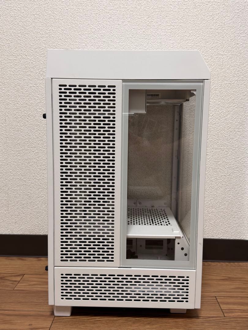 Thermaltake The Tower 100 ITX ケース