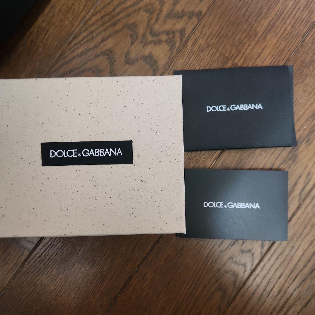 ぢ*ん様 未使用に近い✨DGロゴ付きダークグリーン三つ折り財布
