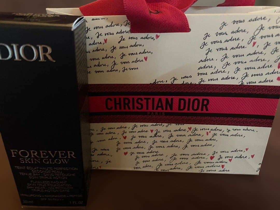 Dior Forever Skin Glow 1N 専用パッケージ付き