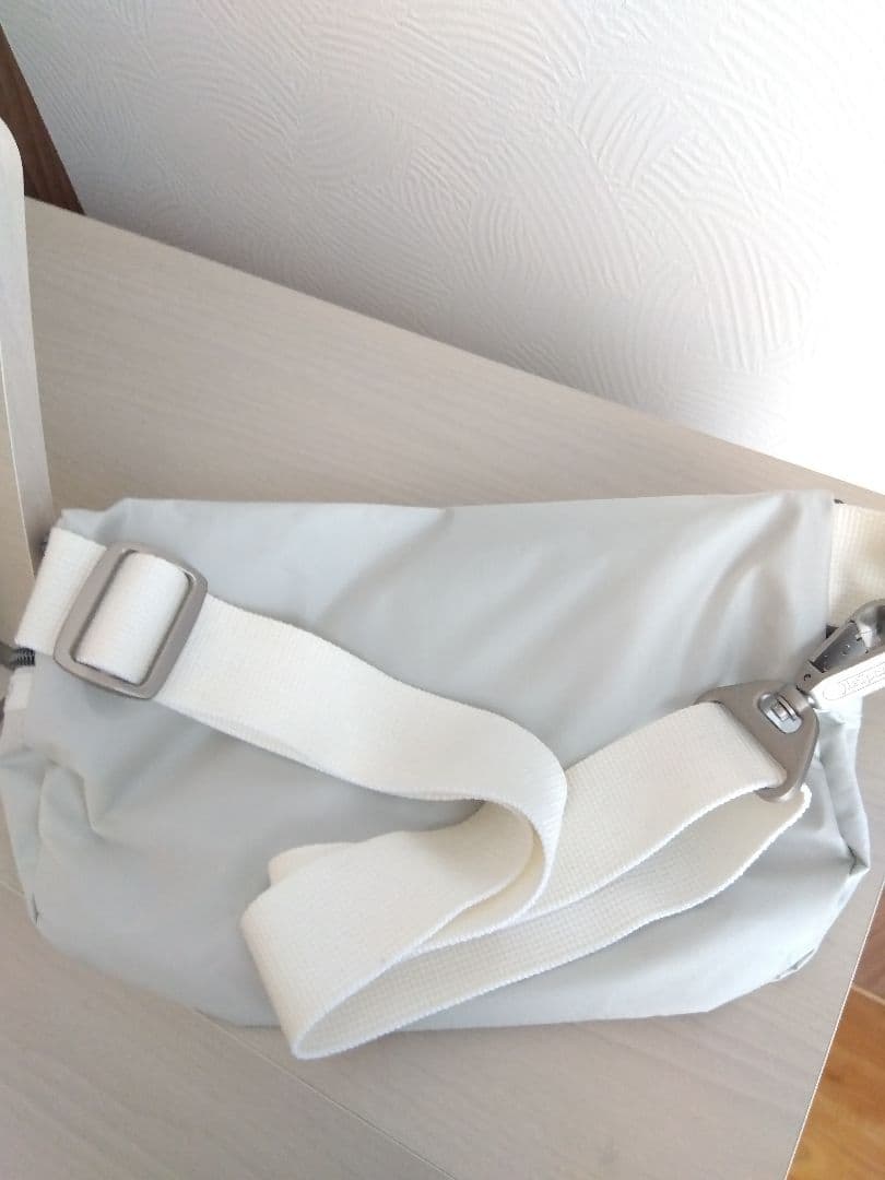 美品　レスポートサック　ESSENTIAL BELT BAG
