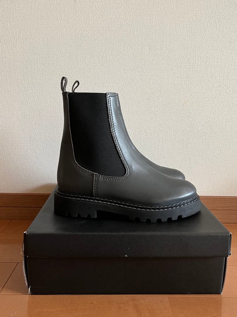 GALERIE VIE サイドゴアショートブーツ　グレー
