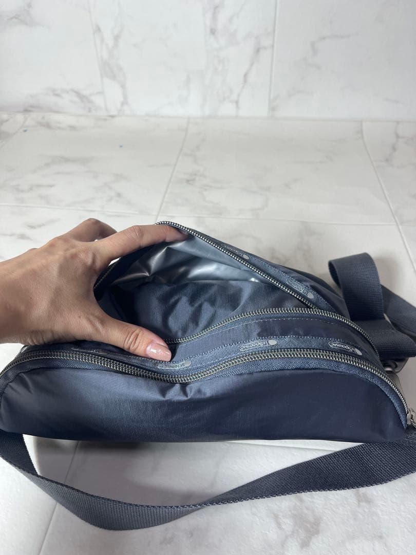 極美品　LeSportsac ボディーバッグ　ショルダーバッグ　シャドウグレー