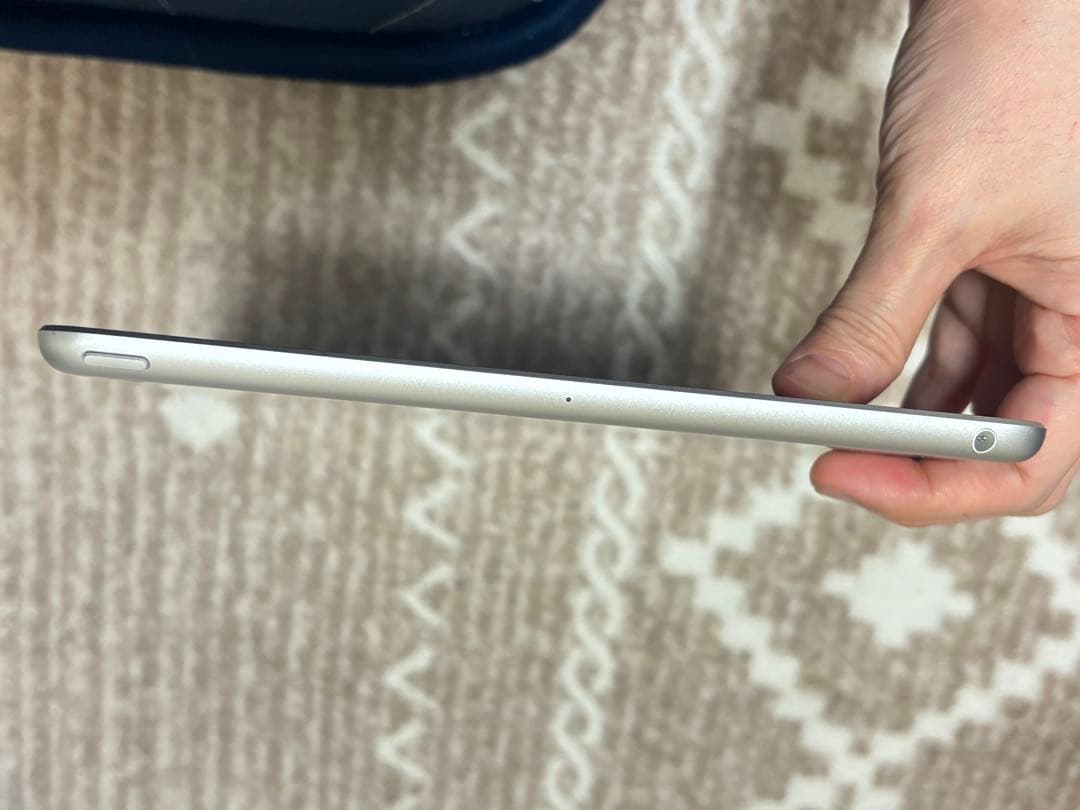 iPad 第9世代 Wi-Fi本体のみ シルバー