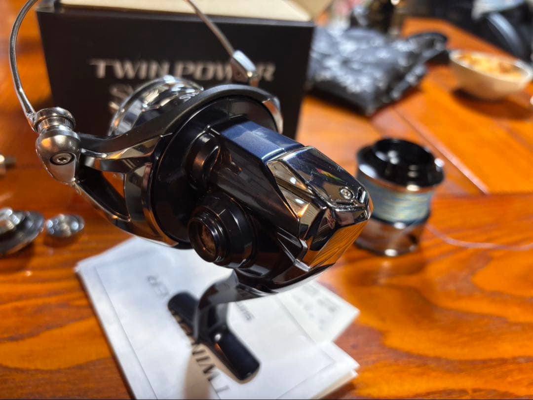 21TWIN POWER SW8000HG LIVREハンドルノブ付き