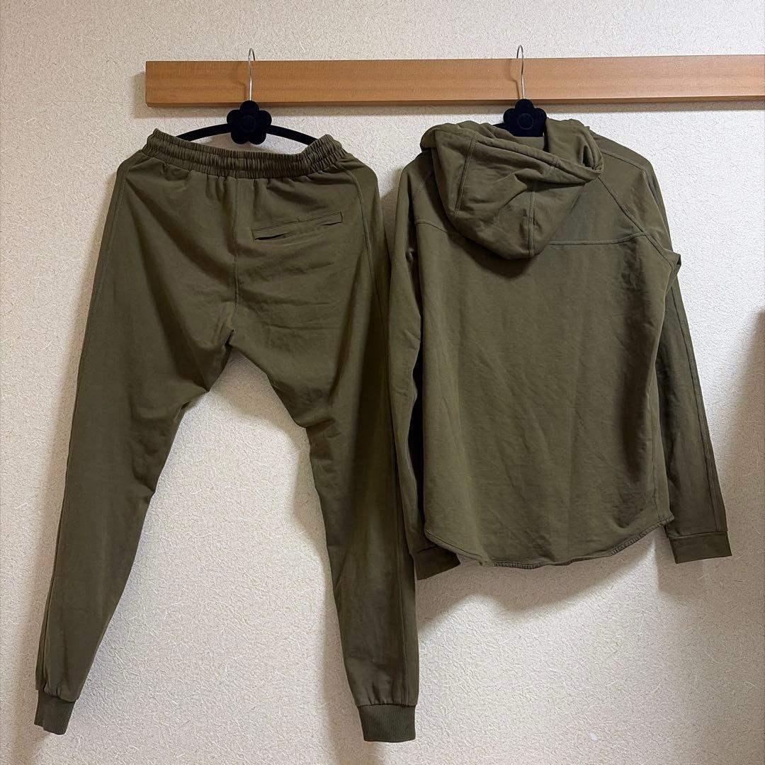 Vanquish Fitness 上下セットアップ Sサイズ　カーキ