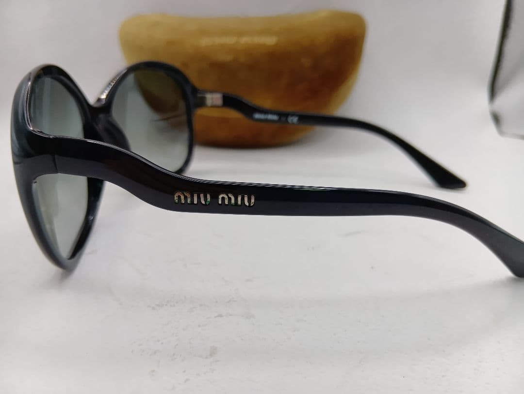 miu miu ラウンド型 サングラス ケース付き