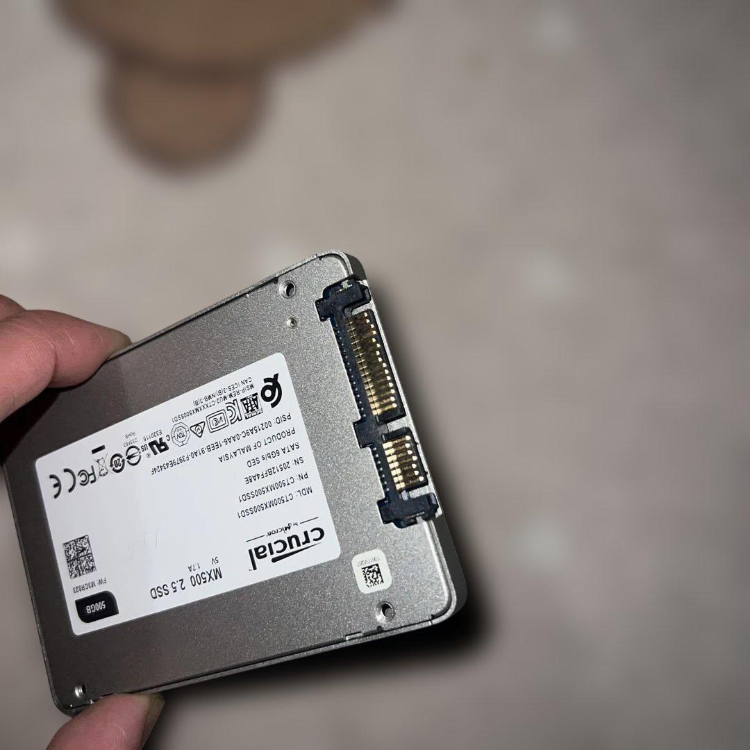 Crucial MX500 500GB 2.5インチSATA SSD 新品に近い