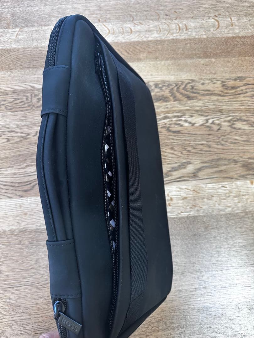 HUGO BOSS ノートPCケース 黒 幾何学模様