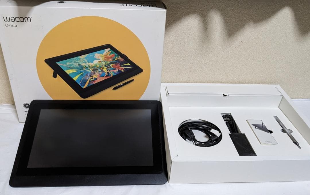 Wacom Cintiq16 おまけでモニターアーム取付用ネジ付き