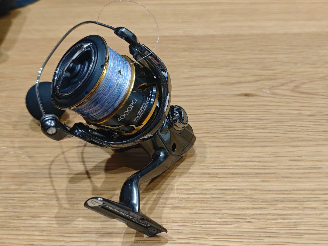 TWIN POWER 4000PG スピニングリール