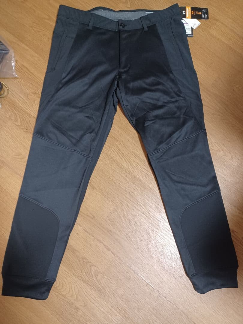 新品✰アンダーアーマー　黒 ゴルフパンツ 2XL ★裏側アーマーフリース
