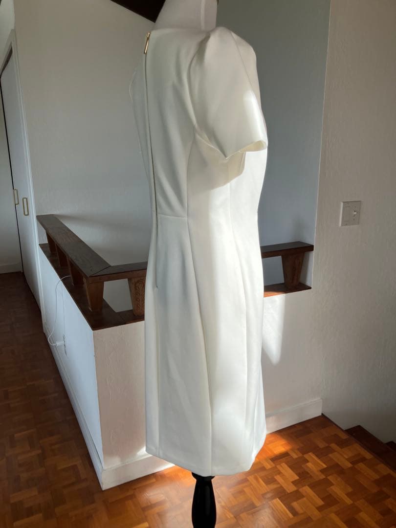 新品   ホワイト ひざ丈ワンピース 半袖 M サイズ6