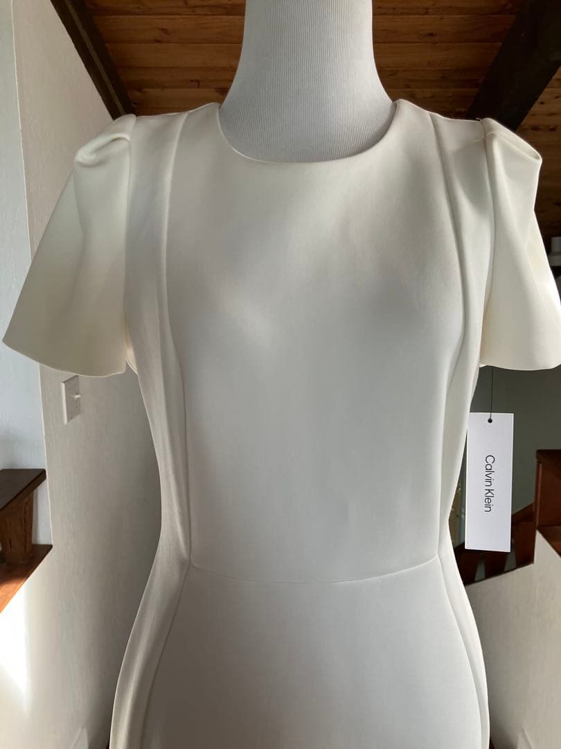 新品   ホワイト ひざ丈ワンピース 半袖 M サイズ6
