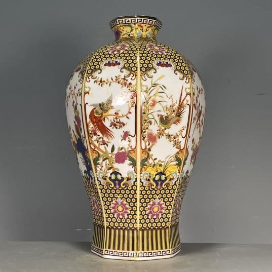 大清乾隆珐琅彩赏瓶 景徳鎮 陶磁器 装飾品 工芸品 美術品 置物
