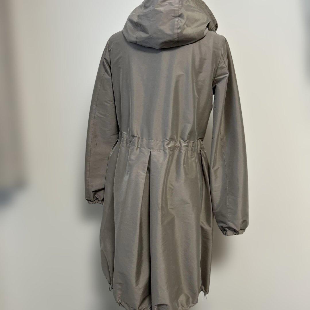 美品 ヘルノ リバーシブル フード付きナイロン春コート40 グレージュ/ブラック