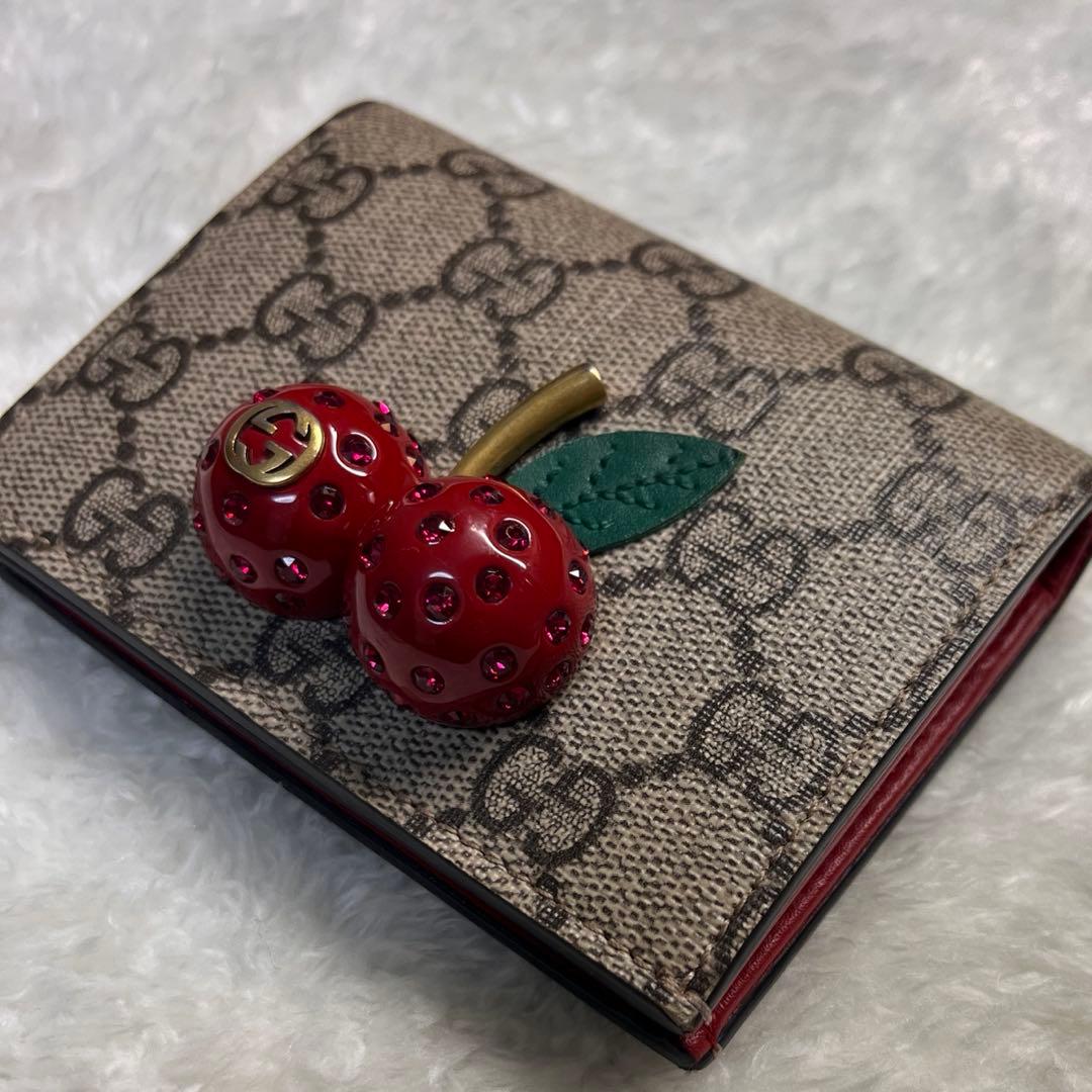 ✨美品✨ GUCCI グッチ 二つ折り財布 チェリー GG柄 ストーン抜けナシ！