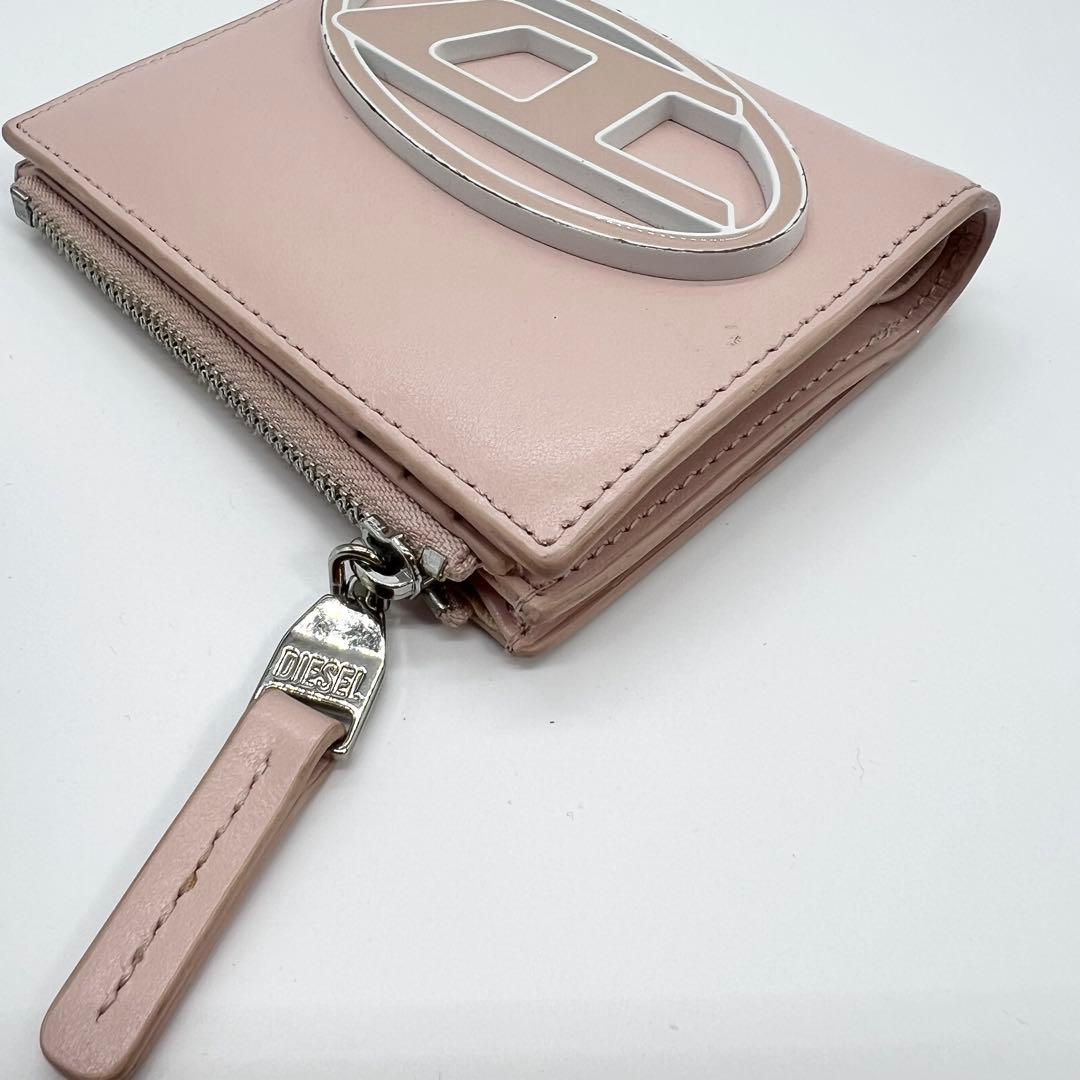 美品✨ディーゼル　ミニウォレット　二つ折り財布　Dロゴ　メタルロゴ　ピンク