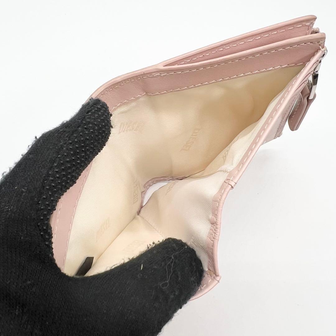 美品✨ディーゼル　ミニウォレット　二つ折り財布　Dロゴ　メタルロゴ　ピンク
