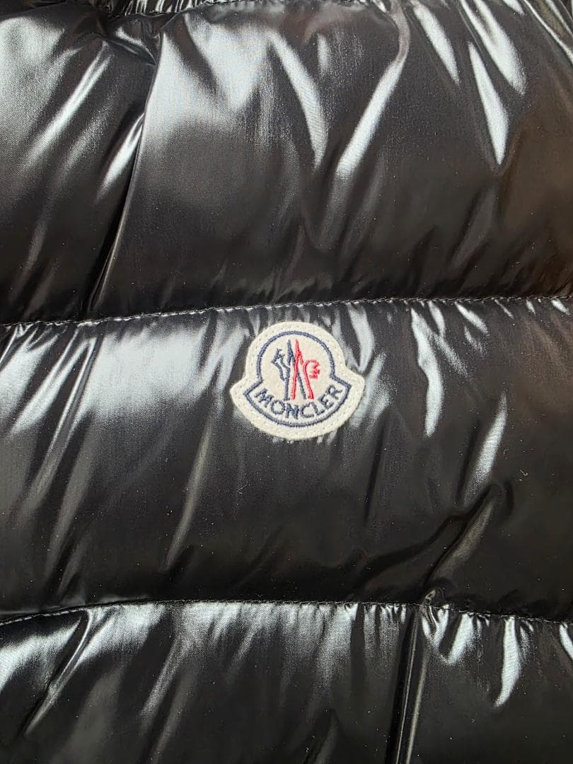 MONCLER ブラック ダウンベスト