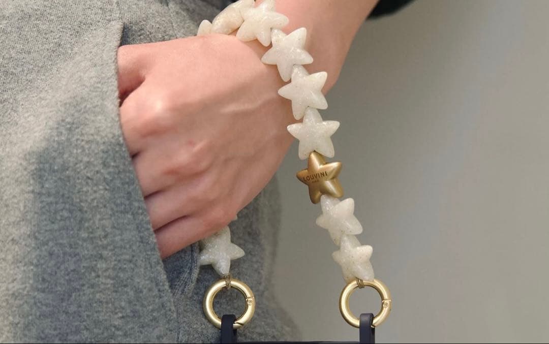 Louvini Paris ハンドストラップ
