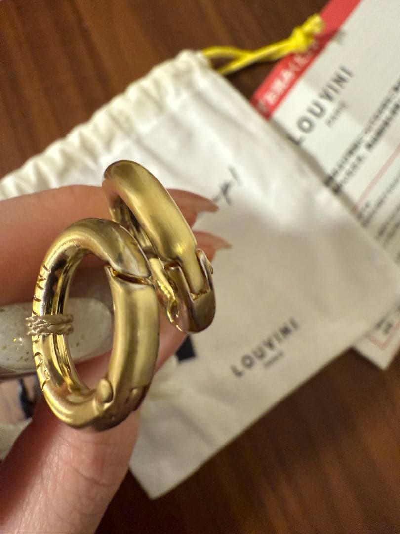 Louvini Paris ハンドストラップ