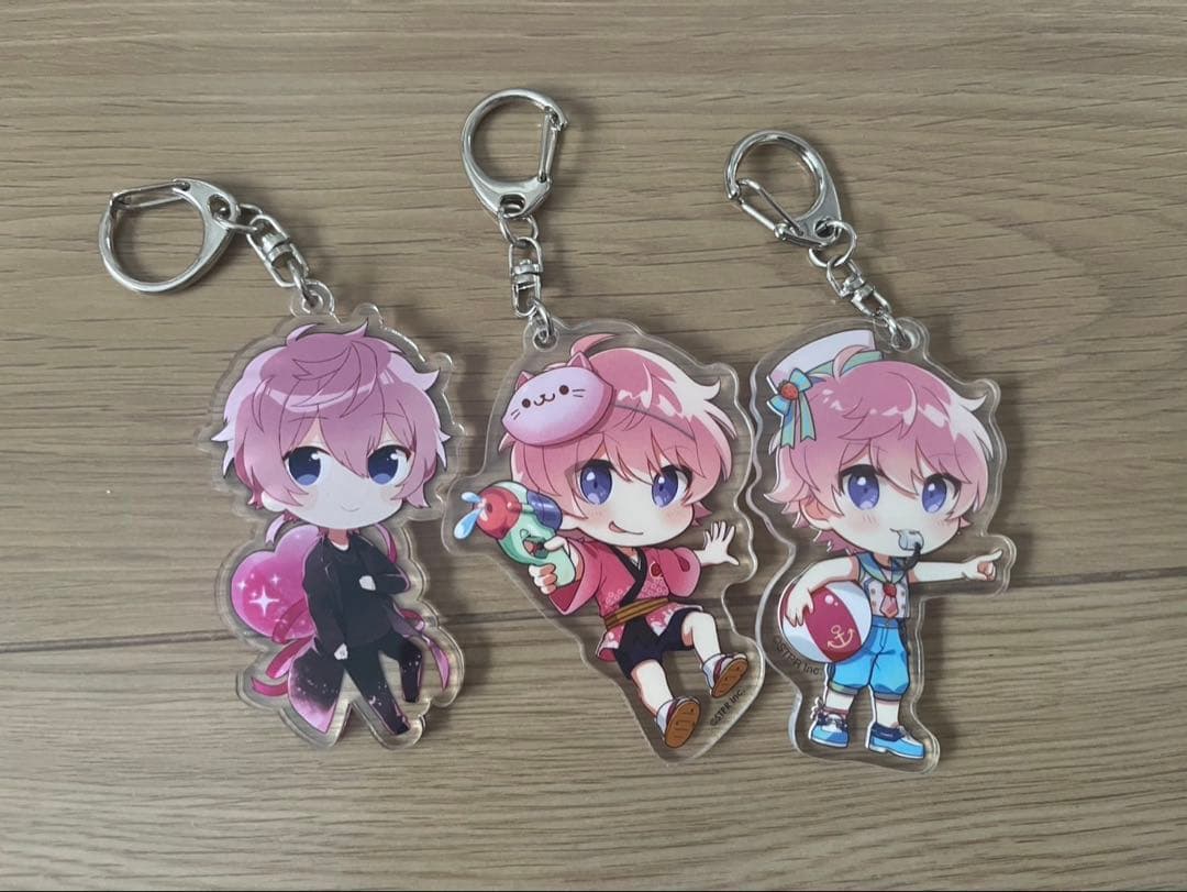 さとみグッズセット（キーホルダー・缶バッジ・ペンライト）