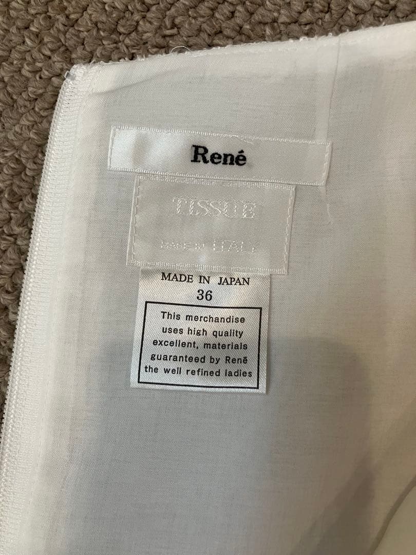 Reneルネのホワイトワンピース コサージュ付き　サイズ36 Mサイズ　美品