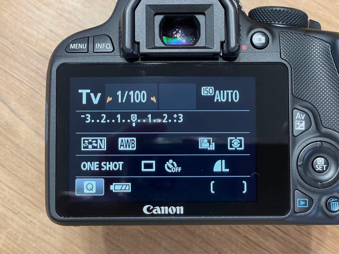 Canon EOS KISS X7 単焦点レンズ2本付き