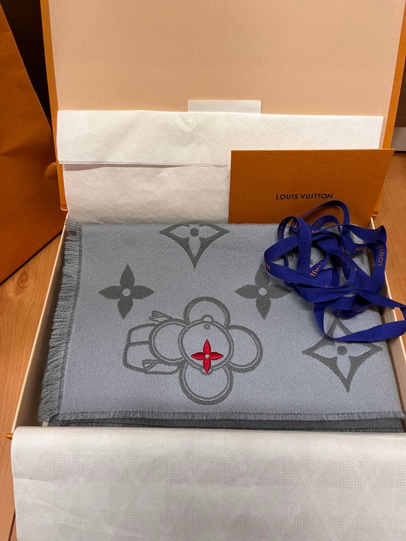 LOUIS VUITTON ライトブルー マフラー
