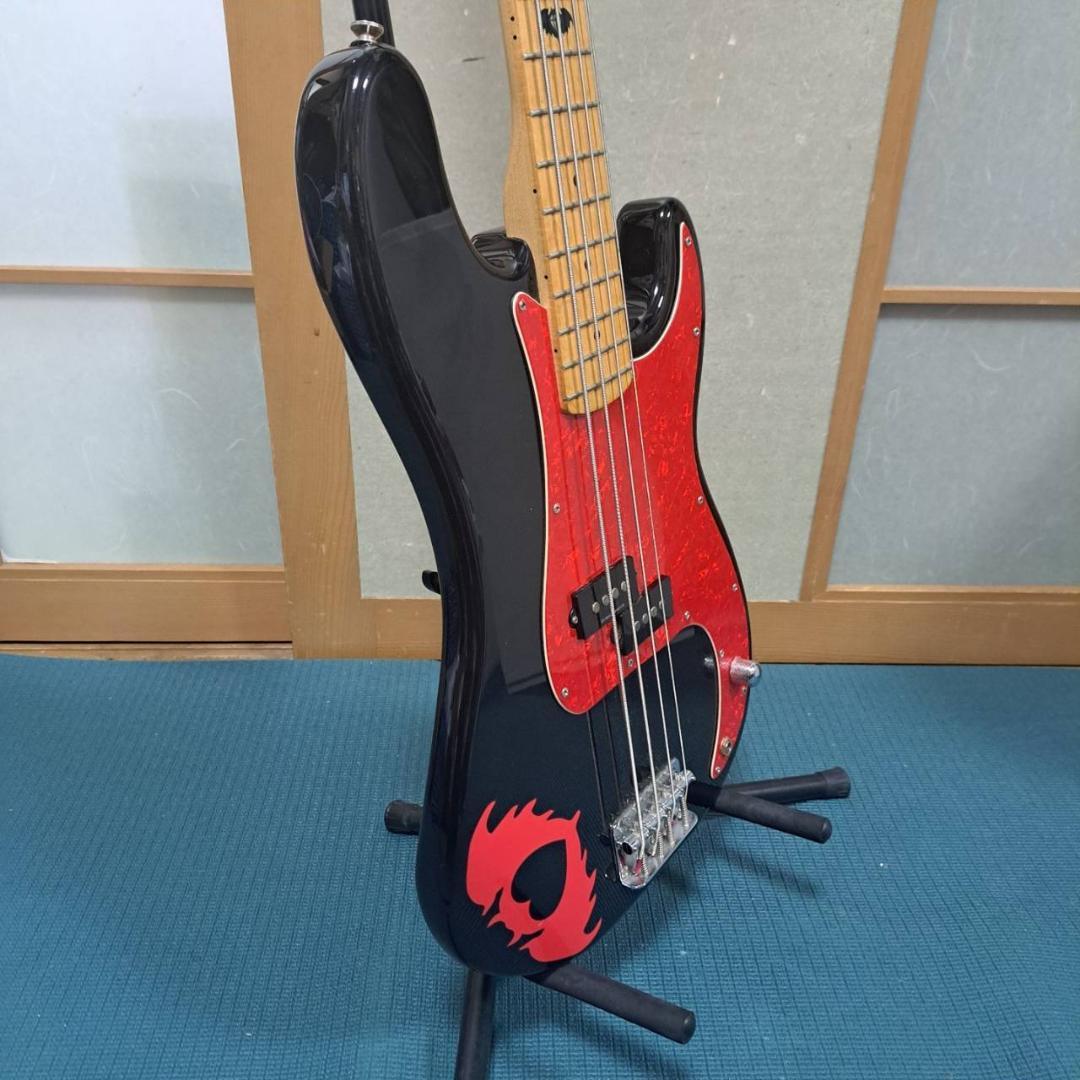 Squier Pete Wentz Precision Bass　スクワイヤー