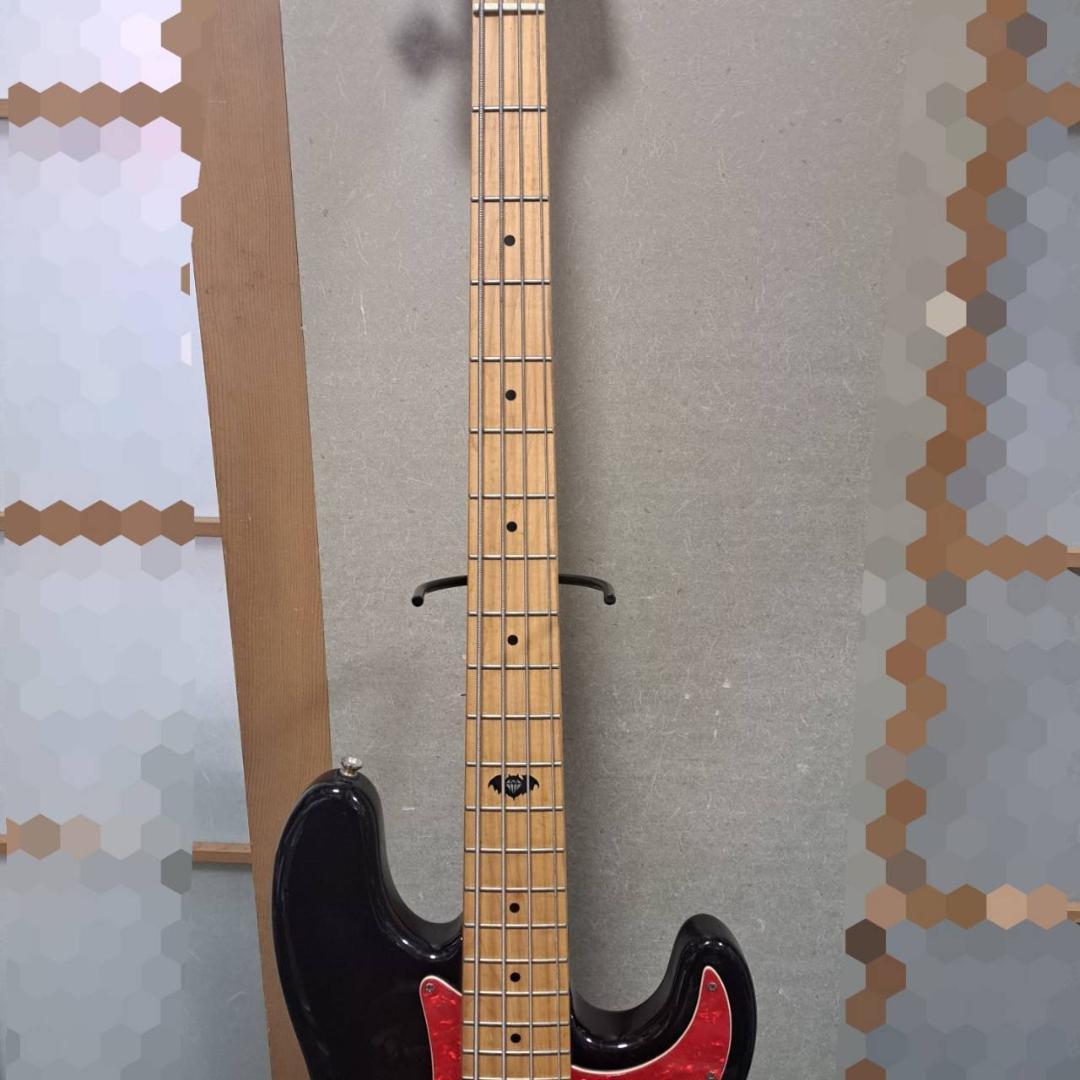 Squier Pete Wentz Precision Bass　スクワイヤー