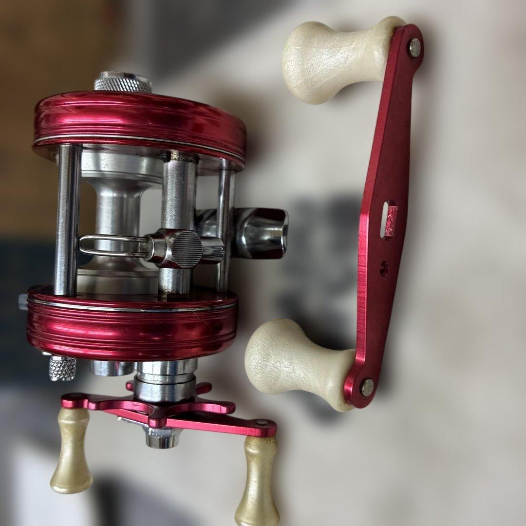 リール A bu Garcia2500c red