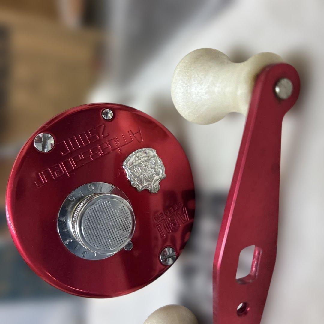 リール A bu Garcia2500c red
