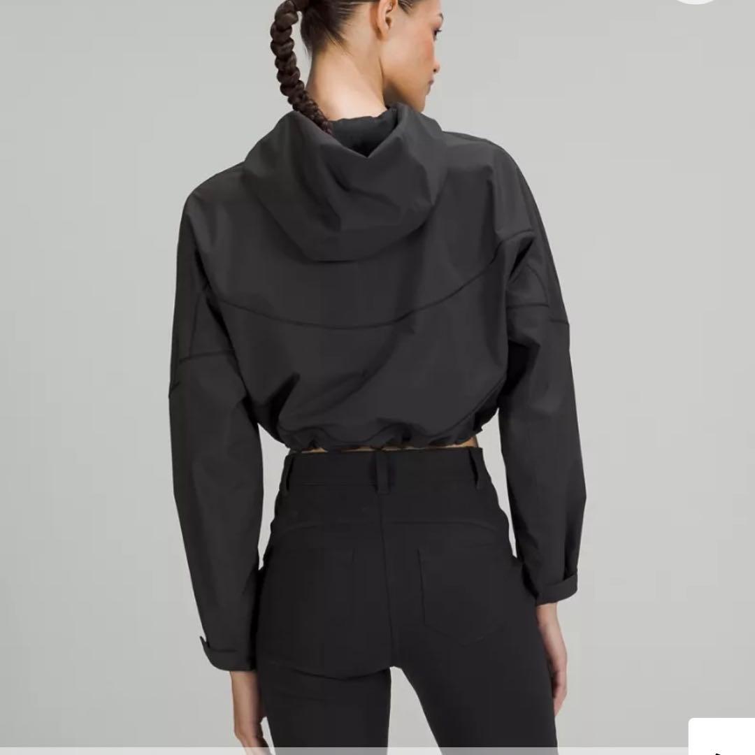 lululemonルルレモン 防水クロップドフーディジャケット