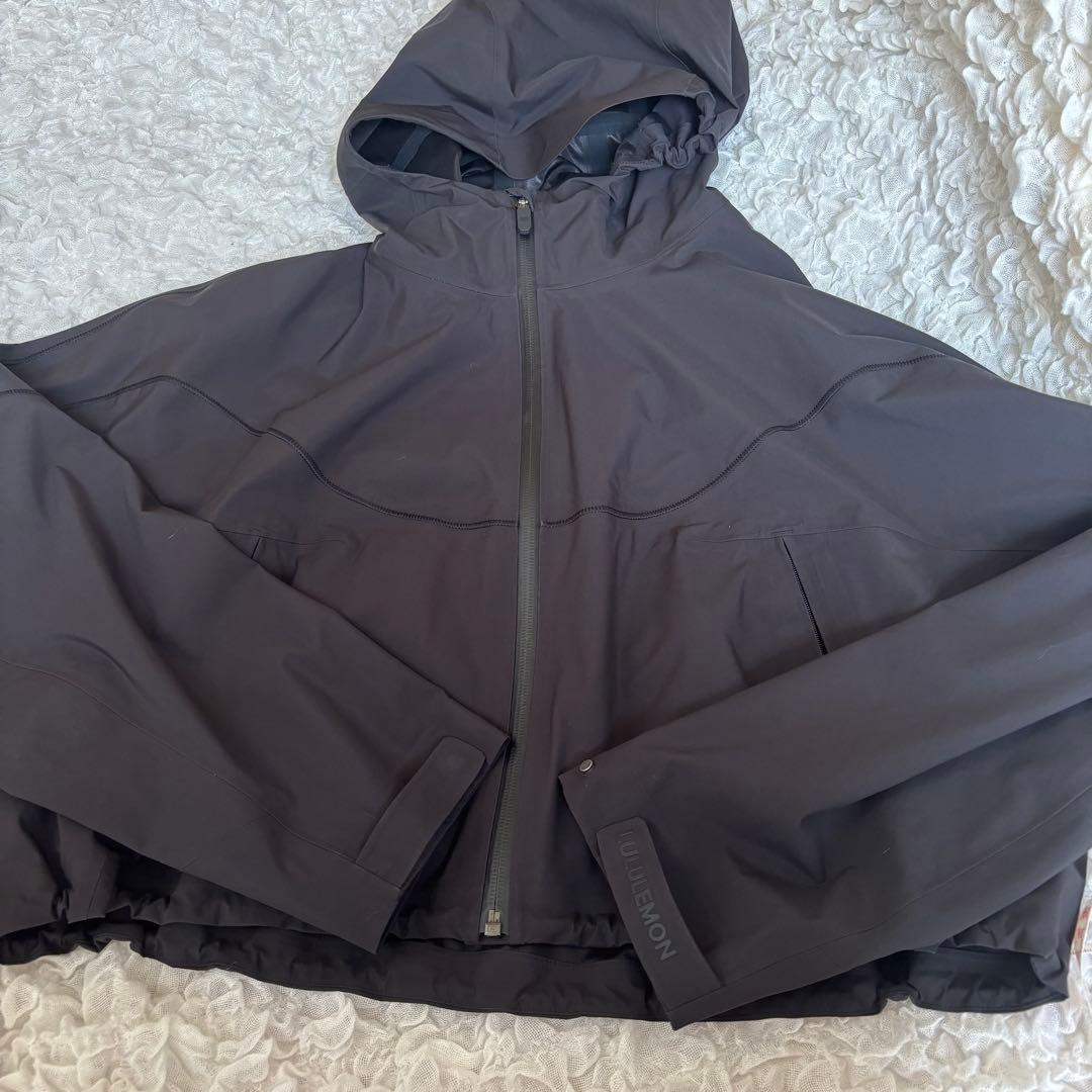 lululemonルルレモン 防水クロップドフーディジャケット