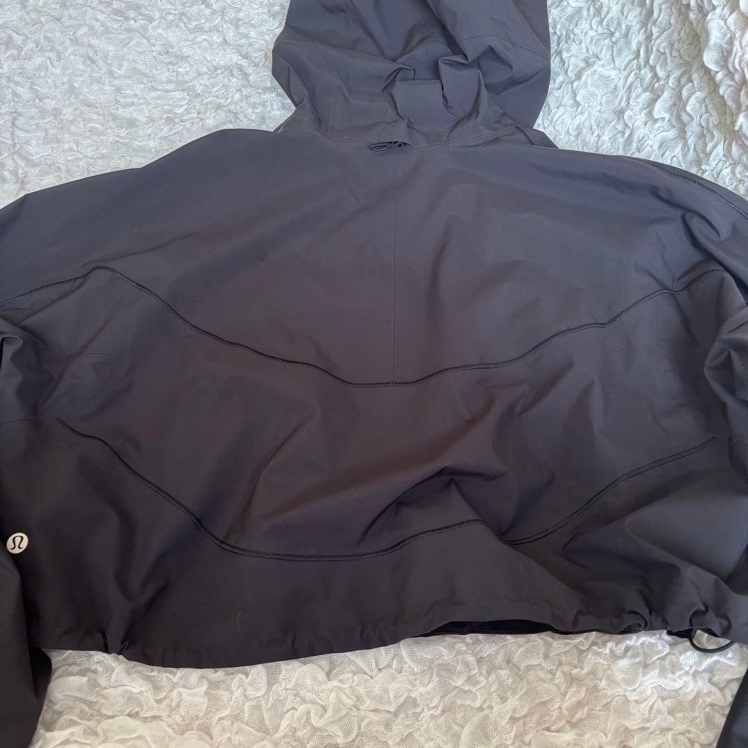 lululemonルルレモン 防水クロップドフーディジャケット