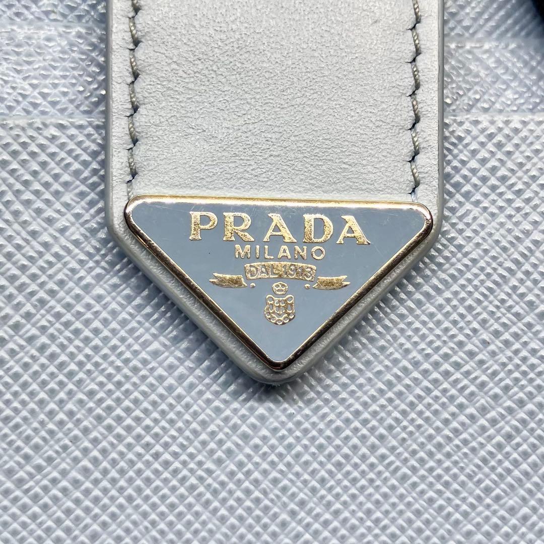 現行美品✨ PRADA RFID内蔵 二つ折り財布 サフィアーノ 三角ロゴ