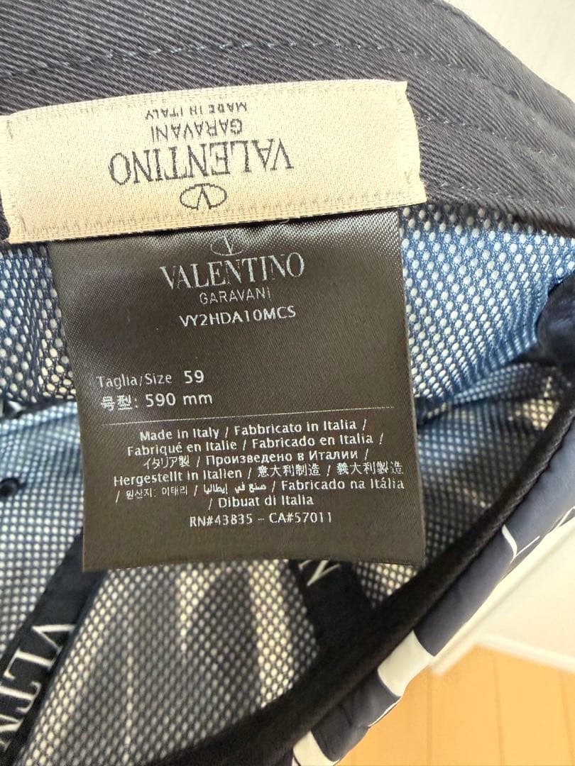 Valentino キャップ