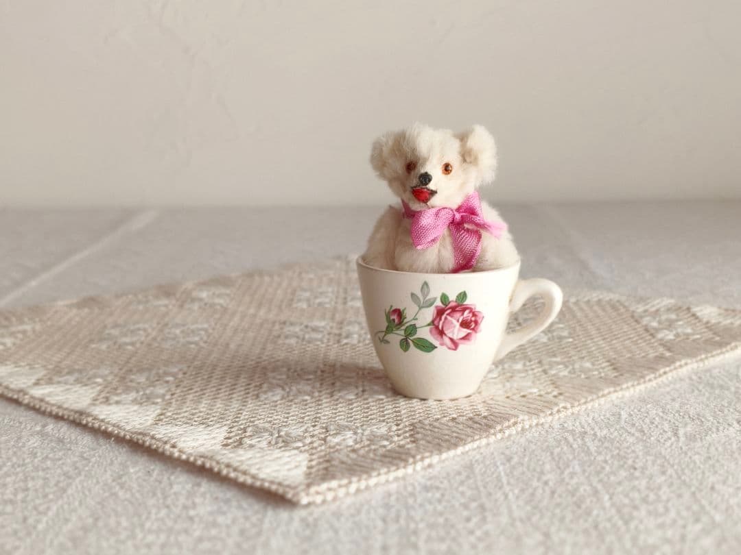 * vintage bear ❀ * もふもふ ピンクリボンの 白クマさん