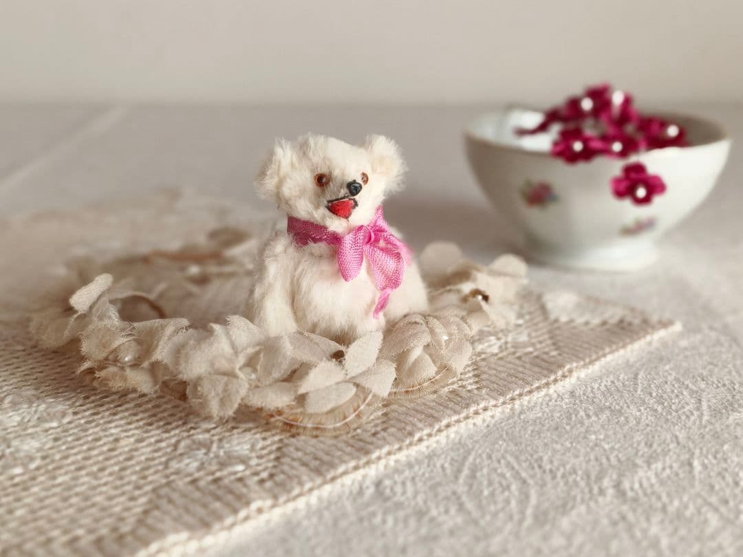 * vintage bear ❀ * もふもふ ピンクリボンの 白クマさん